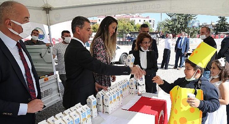 Gölbaşı Belediye Başkanı Şimşek’ten çocuklara süt sürprizi…