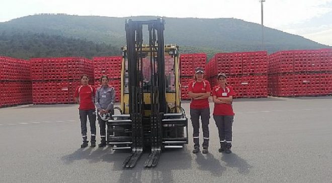 ‘Forklift Operatörü Eğitim Programı’ mezunu Coca-Cola İçecek Türkiye Kadın Çalışanları Fabrikalarda Görevlerine Başladı