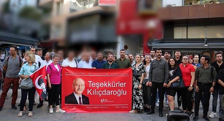 CHP  Konak Gençlik kolları KYK borçlarındaki faizin kaldırılmasında öncü olan Kemal Kılıçdaroğlu’na teşekkür etti.