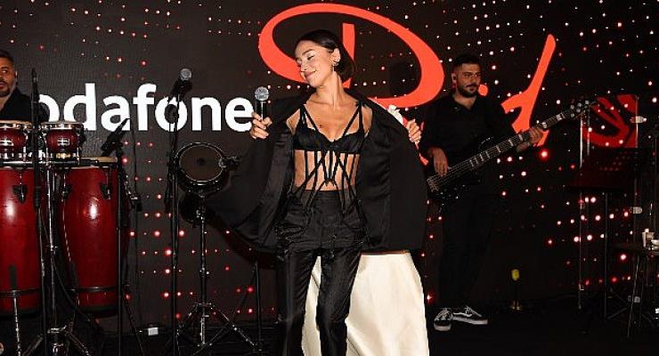 Zeynep Bastık’tan Vodafone Red İşbirliğiyle  Yeni Akustik Performans Serisi