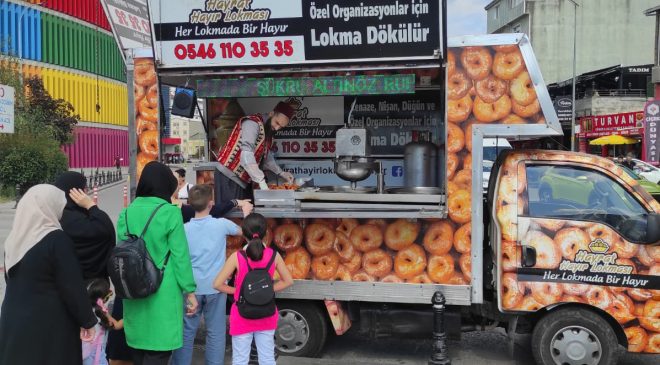 Hayır Lokması ve Sıcak Lokma Tatlısı İkramı